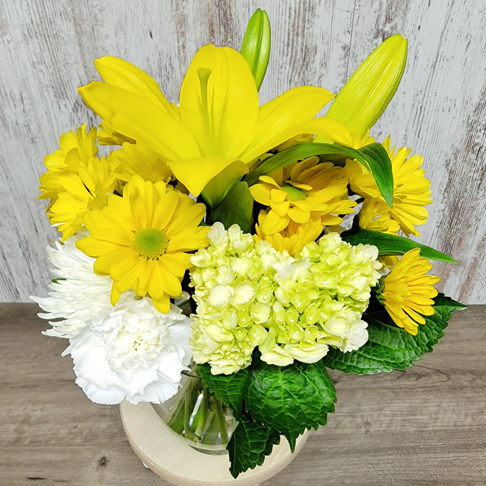 You Are My Sunshine yellow and white flower bouquet for the National Sweetheart Pageant during the National Sweet Corn Festival in Hoopeston, Illinois.