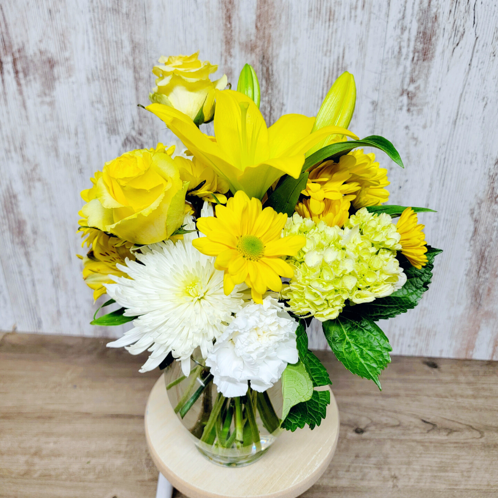You Are My Sunshine yellow and white flower bouquet for the National Sweetheart Pageant during the National Sweet Corn Festival in Hoopeston, Illinois.